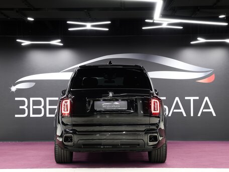 2025 Rolls-Royce Cullinan Black Badge I Рестайлинг (Series II), чёрный, 61900000 рублей, вид 4