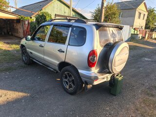 2005 Chevrolet Niva I, серебристый, 550000 рублей, вид 2