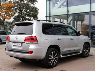 2015 Toyota Land Cruiser 200 Series Рестайлинг 2, серебристый, 5940000 рублей, вид 4