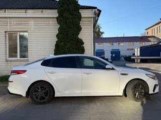 2019 Kia Optima IV Рестайлинг, белый, 600000 рублей, вид 5