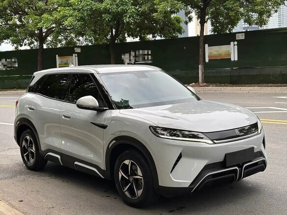 2025 BYD Yuan Up 45.12 kWh, серебристый, 1650000 рублей - вид 6