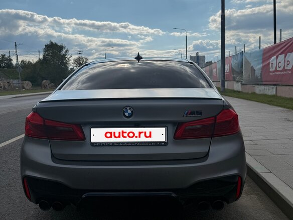 2020 BMW M5 Competition VI (F90), серый, 10000000 рублей - вид 3
