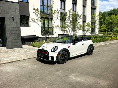 2024 Mini Cabrio JCW John Cooper Works III Рестайлинг 2, белый, 3990000 рублей, вид 3