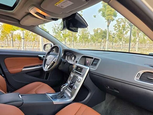 2018 Volvo S60 II Рестайлинг, золотистый, 1370000 рублей - вид 16