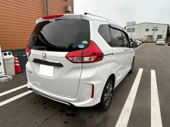 2023 Honda Freed II Рестайлинг, белый, 1450000 рублей - вид 3