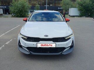 2021 Kia K5 III, белый, 1600000 рублей, вид 1
