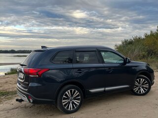 2019 Mitsubishi Outlander III Рестайлинг 3, синий, 2150000 рублей, вид 5