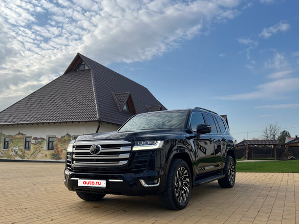 2023 Toyota Land Cruiser 300 Series, чёрный, 11150000 рублей - вид 2