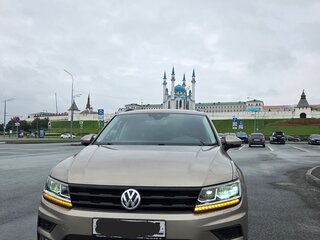 2020 Volkswagen Tiguan II, коричневый, 2600000 рублей, вид 3