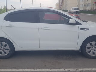 2013 Kia Rio III, белый, 850000 рублей, вид 3