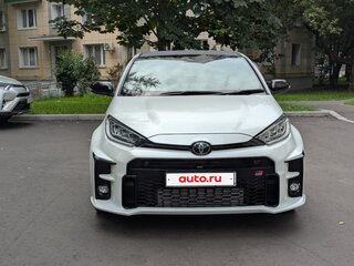 2022 Toyota Yaris IV, белый, 2950000 рублей, вид 2