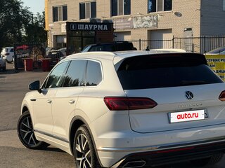 2021 Volkswagen Touareg III, белый, 5668100 рублей, вид 4
