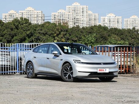 2026 Changan Qiyuan A06 28.39 kWh, серебристый, 2625000 рублей, вид 2