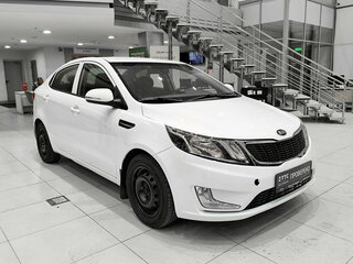 2014 Kia Rio 6-speed III, белый, 949000 рублей, вид 3