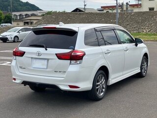 2017 Toyota Corolla Fielder XI (E160, E170, E180) Рестайлинг 1, белый, 912000 рублей, вид 3
