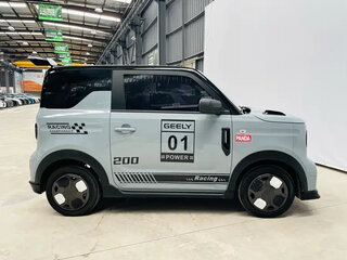 2025 Geely Panda I Рестайлинг, серебристый, 796008 рублей, вид 4