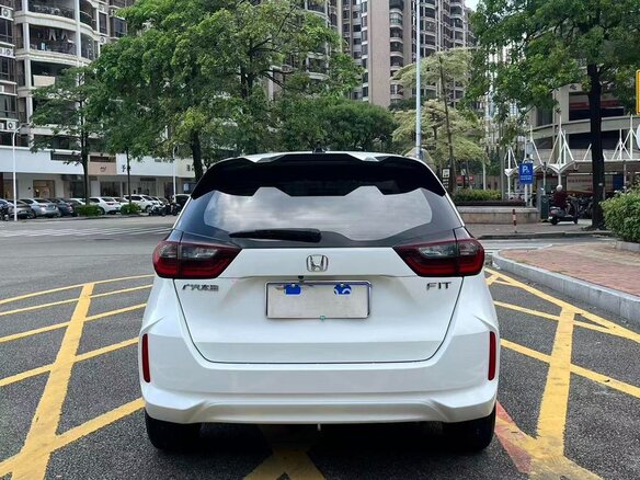 2023 Honda Fit IV Рестайлинг, белый, 1285005 рублей - вид 5