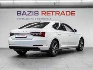 2021 Skoda Superb III Рестайлинг, белый, 2865000 рублей, вид 5
