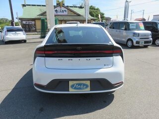 2023 Toyota Prius V (XW60), белый, 3050700 рублей, вид 5