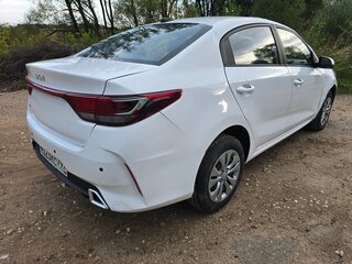 2021 Kia Rio IV Рестайлинг, белый, 799000 рублей, вид 4