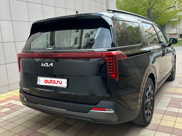 2024 Kia Carnival IV Рестайлинг, чёрный, 6500000 рублей - вид 2