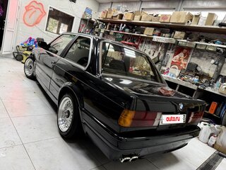 1985 BMW 3 серии 318i II (E30), чёрный, 700000 рублей, вид 3