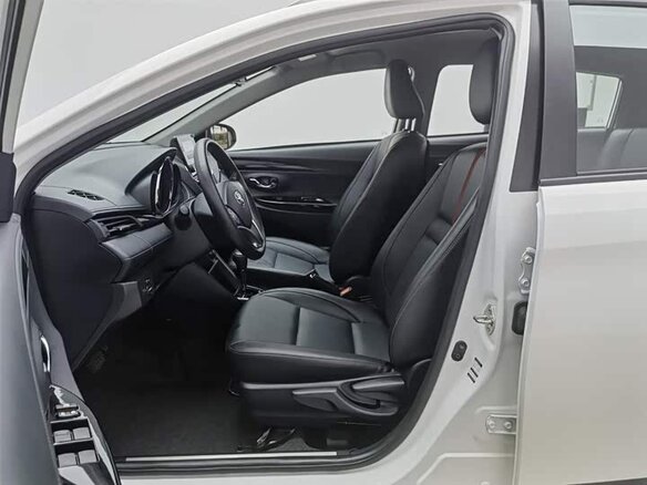 2022 Toyota Yaris L X XP150 Рестайлинг, белый, 1050202 рублей - вид 13