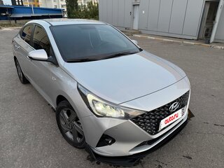 2021 Hyundai Solaris II Рестайлинг, серебристый, 1840000 рублей, вид 3