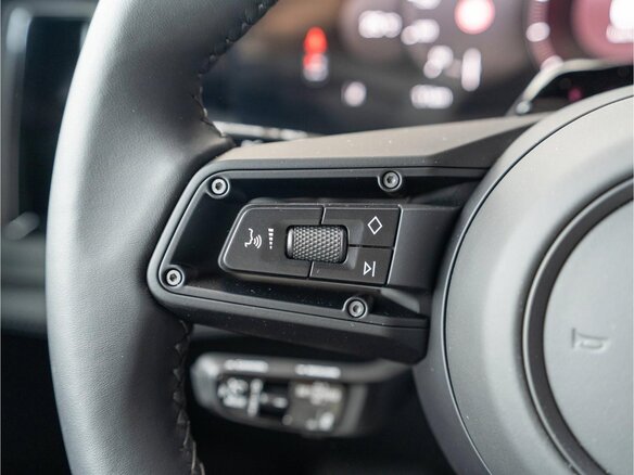 2026 Porsche Cayenne S Electric Coupé IV, чёрный, 25630000 рублей - вид 36