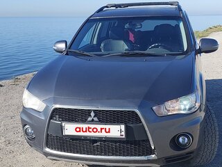 2011 Mitsubishi Outlander II Рестайлинг, серебристый, 1100000 рублей, вид 3