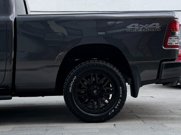 2021 Ram 1500 Quad Cab IV (DS/DJ), серый, 4650000 рублей - вид 12