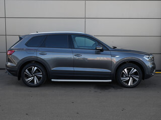 2021 Volkswagen Touareg III, серый, 7398000 рублей, вид 4