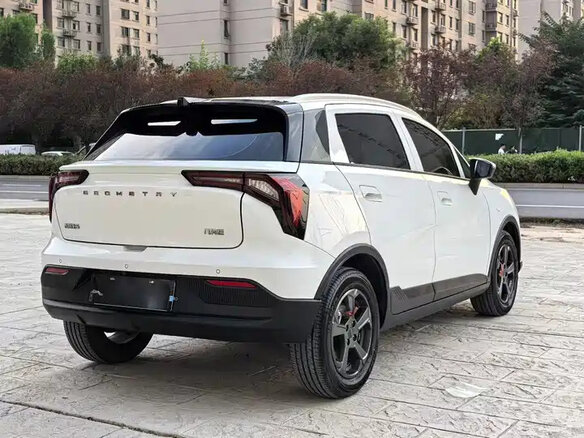 2025 Geely Geometry E 39.4 kWh, белый, 1390010 рублей - вид 5