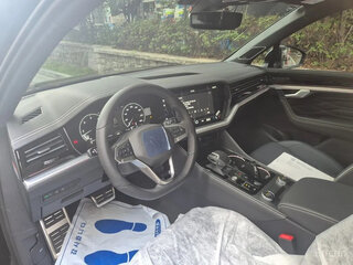 2026 Volkswagen Touareg III Рестайлинг, чёрный, 12124576 рублей, вид 4