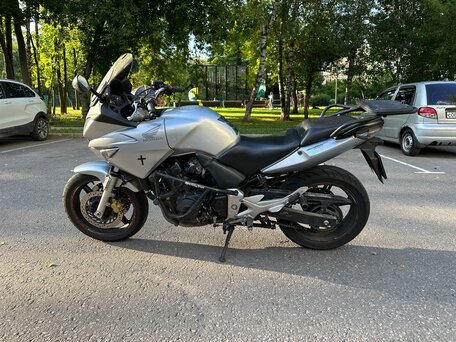 2006 Honda CBF 600, серебристый, 400000 рублей, вид 4