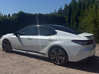 2020 Toyota Camry VIII (XV70), белый, 4350000 рублей, вид 4