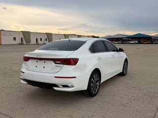 2022 Kia K3 II (China Market) Рестайлинг, белый, 1495000 рублей, вид 4