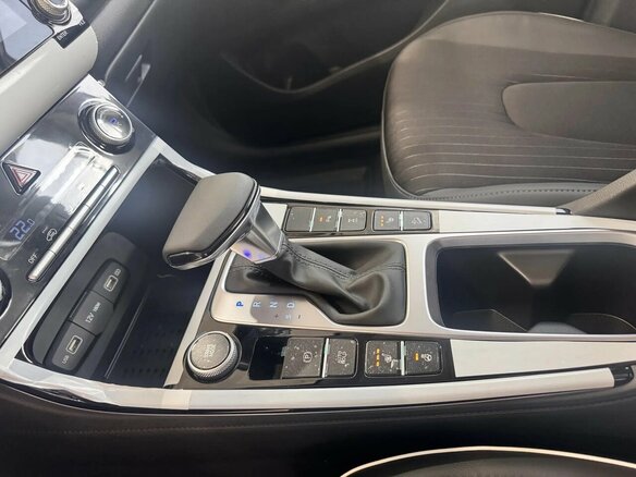 2025 Solaris HC, красный, 3645000 рублей - вид 4
