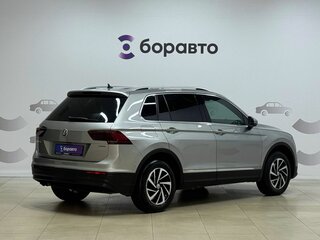 2018 Volkswagen Tiguan II, серебристый, 2180000 рублей, вид 4