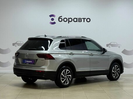 2018 Volkswagen Tiguan II, серебристый, 2170000 рублей, вид 4