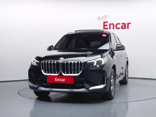 2025 BMW X1 20i xDrive III (U11/U12), чёрный, 5342800 рублей, вид 2