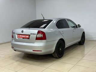 2011 Skoda Octavia II (A5) Рестайлинг, серебристый, 700000 рублей, вид 4