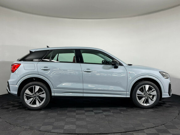 2025 Audi Q2 L 35 TFSI I Рестайлинг, серый, 4100000 рублей - вид 5