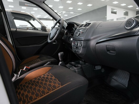 2026 Lada (ВАЗ) Granta Cross I Рестайлинг, белый - вид 6