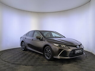 2022 Toyota Camry VIII (XV70) Рестайлинг, коричневый, 3200000 рублей, вид 3