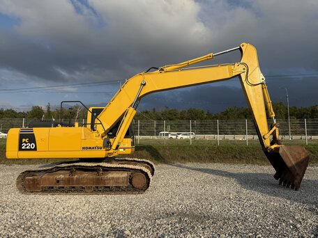2019 Komatsu PC220-8, жёлтый, 7800000 рублей, вид 1