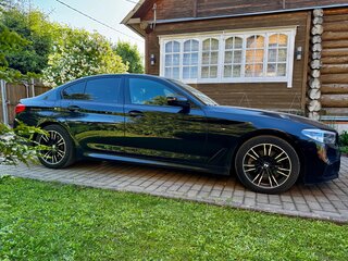 2018 BMW 5 серии 520i VII (G30/G31/G38), чёрный, 3000000 рублей, вид 2