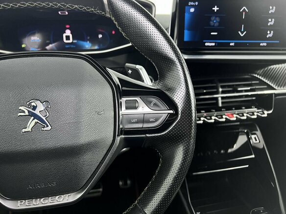 2020 Peugeot 2008 II, серый, 1680000 рублей - вид 17