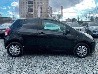 2008 Toyota Yaris II, чёрный, 389000 рублей, вид 4