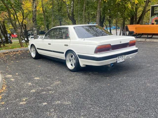 1989 Nissan Laurel VI (C33), белый, 410000 рублей, вид 4